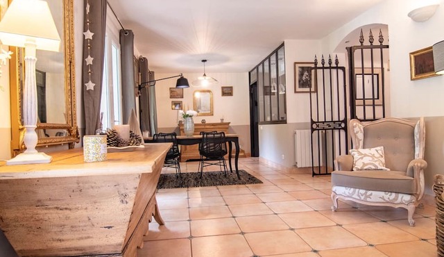 Beautiful private villa for 8 people with WIFI, private pool, TV, terrace and parking