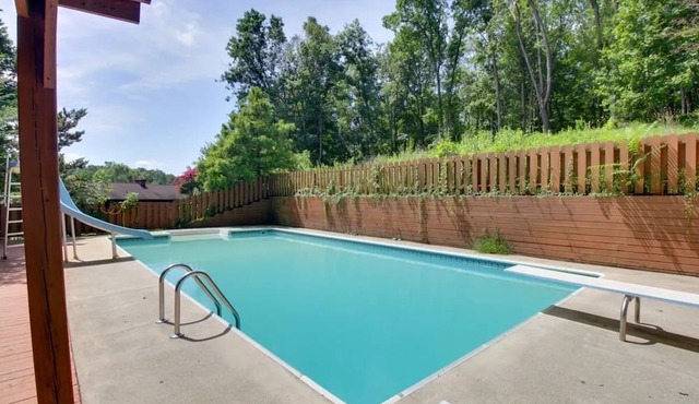 Mountain Lodge: Heated Pool 83°