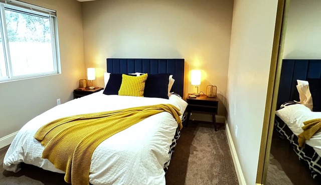 Stylish downtown retreat, private sanctuary, walk to everything, free parking