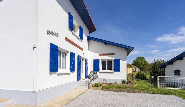 Charming and spacious detached house with private terrace, private garden and Wi-Fi.