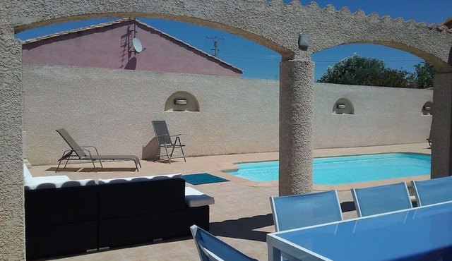 Stunning private villa for 8 people with A/C, WIFI, private pool, TV, patio and parking