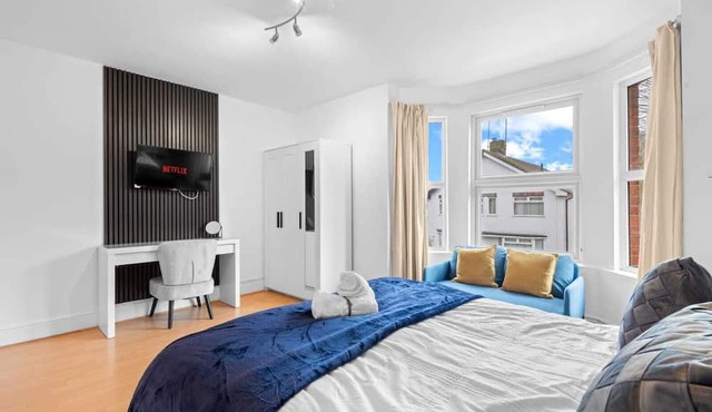 Amazing, Spacious 4BR Home: Weekly | Monthly Stays