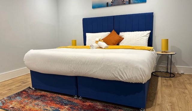 The Bishop House for long Stays with Hot tub