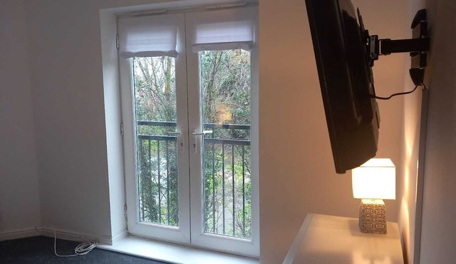 Cosy Large 1 Bedroom, En suite & Kitchen with Parking in Basildon