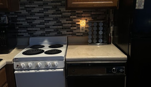 Condo in gated community-5mins from Lake Monroe- Graduation/spring break special