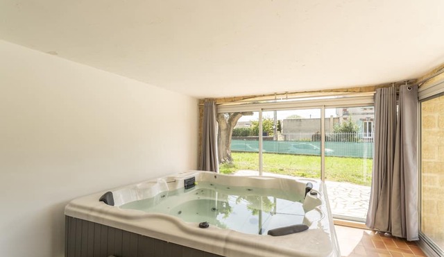 Holiday Home 'Villa Jasmin' with Private Terrace, Balcony and Wi-Fi