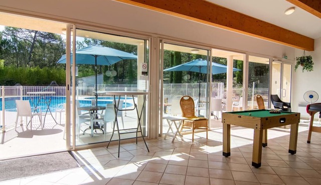 Lovely apartment for 6 guests with WIFI, pool, TV, terrace and parking