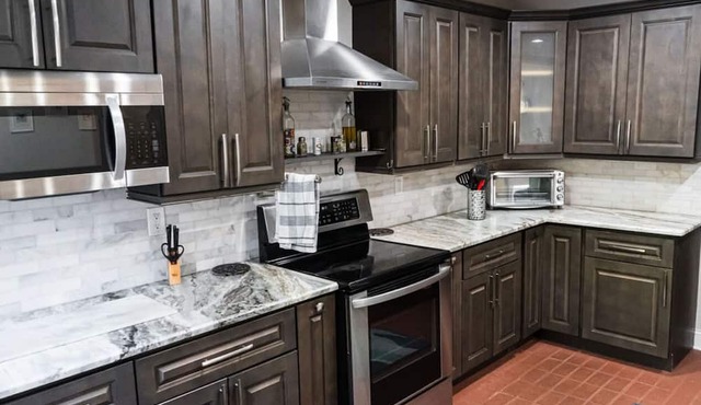 Cozy Home Near Tampa Airport and Mall: Your Stay in Tampa Bay!