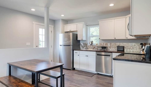 Cowboy Castle | MT Sky Haus - 8 mins from airport