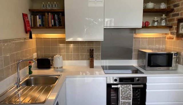 Enchanting 1 Bedroom Lodge with Private Garden