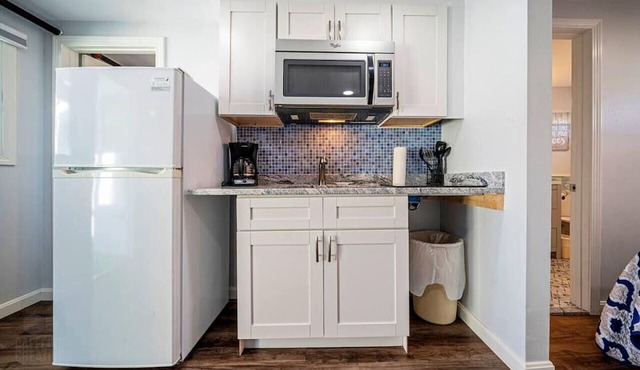 Seaside Studio Retreat | Sleeps 4 | Parking