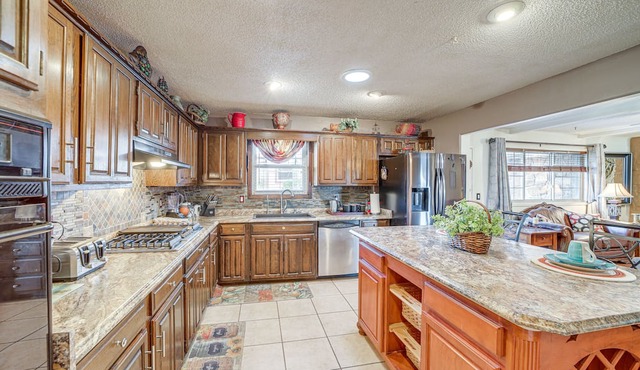 Tulsa Home w/Outdoor Patio & Grill!