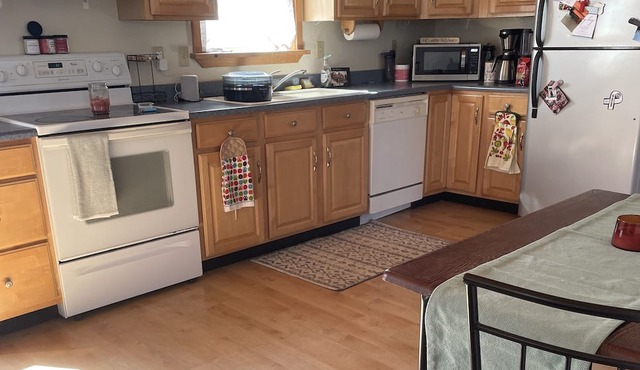 Watch the eclipse from your own yard! Apartment 10 minuets from Thompson Park!