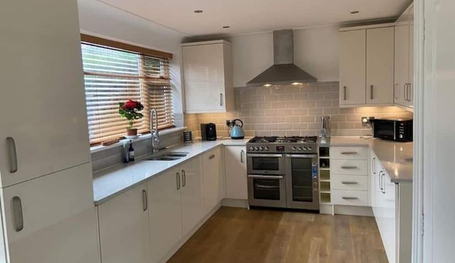 Newly refurbished house -Astley village