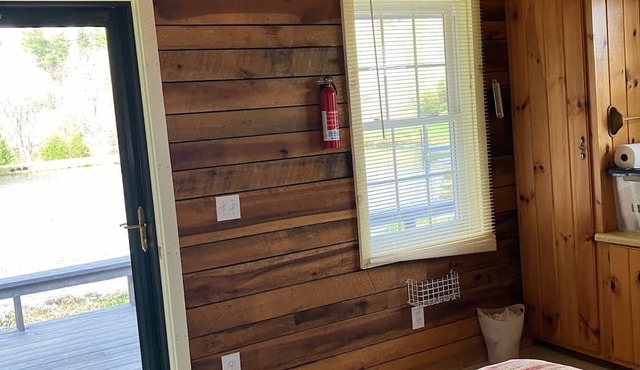 Stillhouse Cabin, pondside Laurel Springs retreat on Blue Ridge Parkwayn