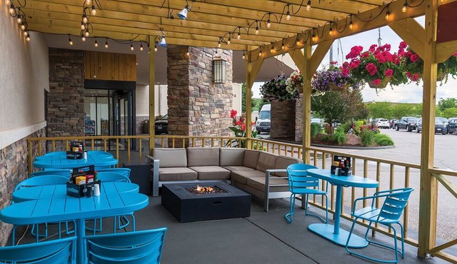 Family Vacation! Minutes from Downtown Bismarck, Free Airport Shuttle, Pool!
