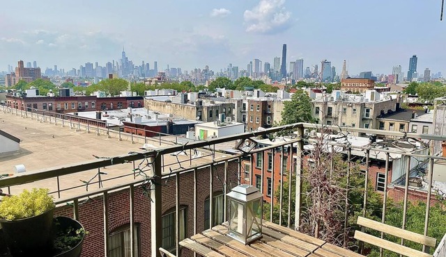 Stylish BK home, stunning views, steps to park!