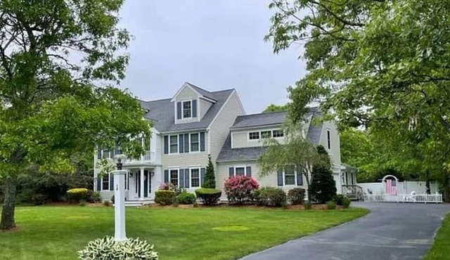 In law apartment, walk to Mashpee Commons for restaurants, shopping