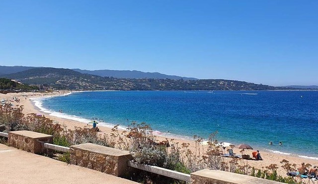 3-bedroom apartment, sleeps 8, 300m from Agosta beach and all amenities