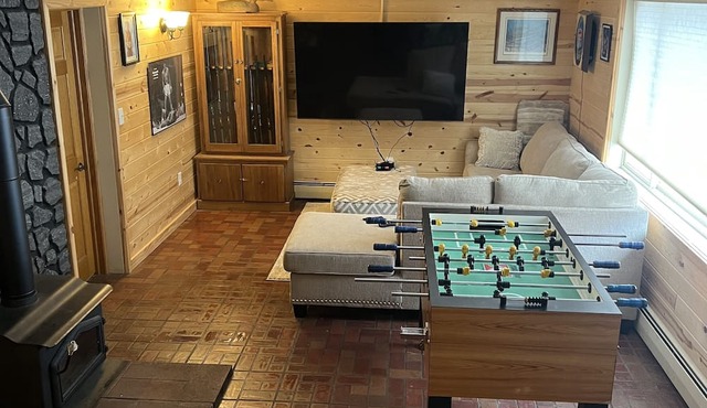 Family friendly 4 bedroom house. Close to bike trails.
