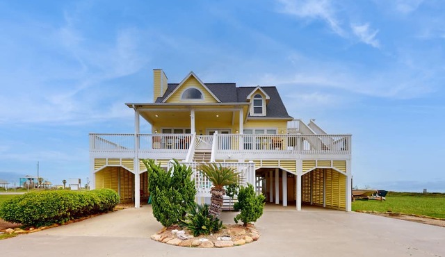 Iconic Gulf-front house with balcony, large deck & amazing views - dog-friendly