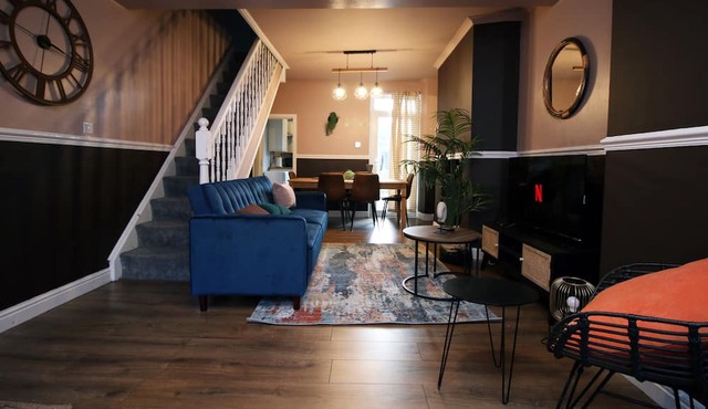 Cosy 3BR Home| Scenic Views| Ideal for Walks & Work