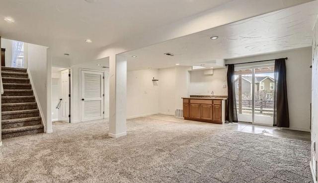 Huge basement 1 bedroom 1 bathroom with private small kitchen.Selft entry