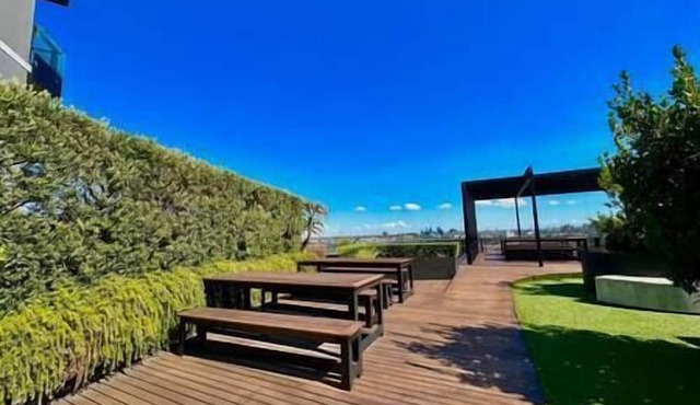 2B1B Cozy near Train Station + Free Parking!