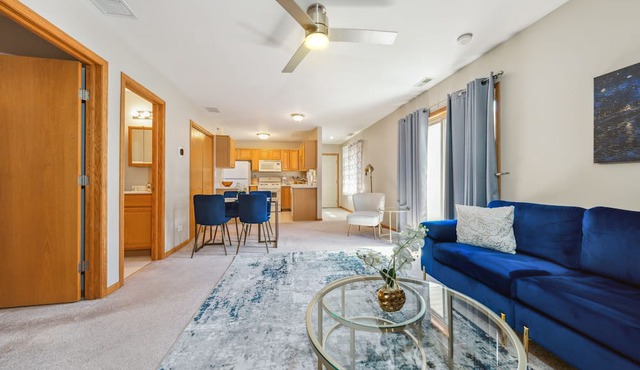 Navy Blues 2BR/2bath quintessential , private condo.