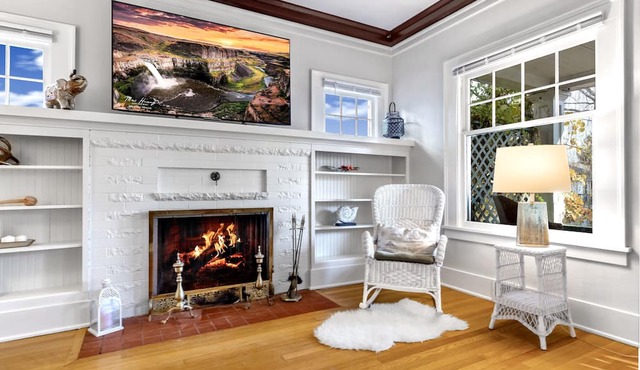 5 Beds Elegant Colonial House Walk to UW