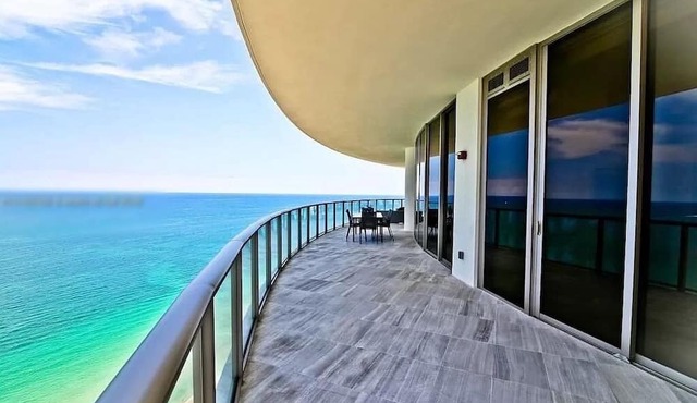 Oceanfront Luxury Penthouse Bal in Harbour - 3 Bedrooms