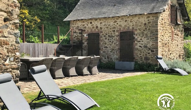 Gite Entrammes, 5 bedrooms, 10 persons