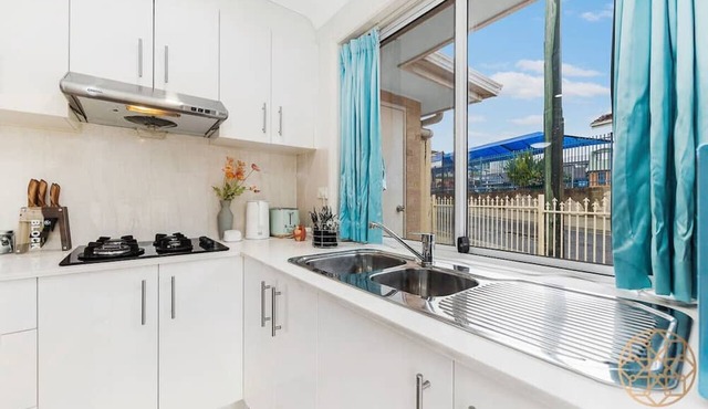 Hurstville 2Br Granny flat near Shopping & Train