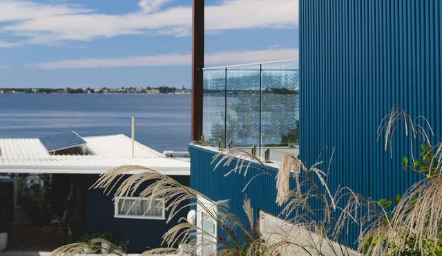 Welcome to Blue Bungalow, a 2 bedroom cottage with waterfront access.