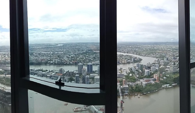 Comfortable and Spacious Queenslander In The Hills District