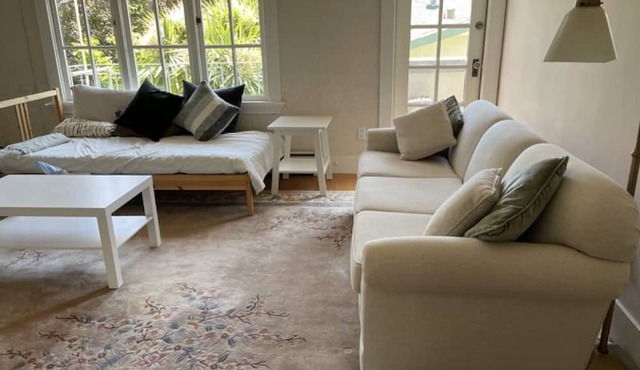 Spacious North Berkeley Flat In Quiet, Walkable Tree-Lined Neighborhood