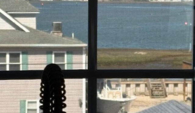 HUGE HOUSE AMAZING WATER VIEWS SLEEPS 14!