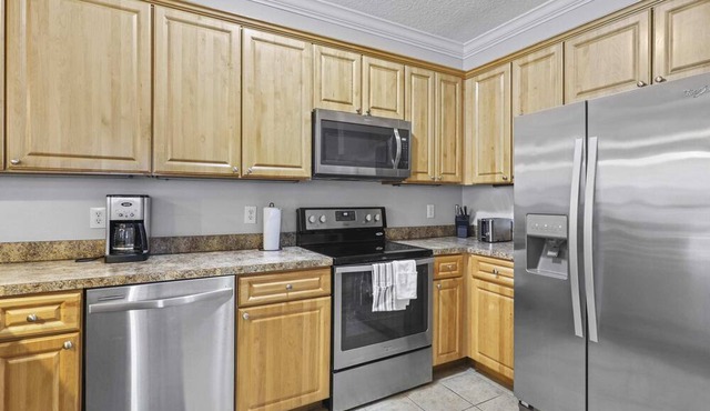 Luxury 3 BR Condo next to Shands/ UF/ Sorority Row