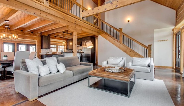 Whispering Woods Lodge: 3BR*Pool Table*7 Acres*