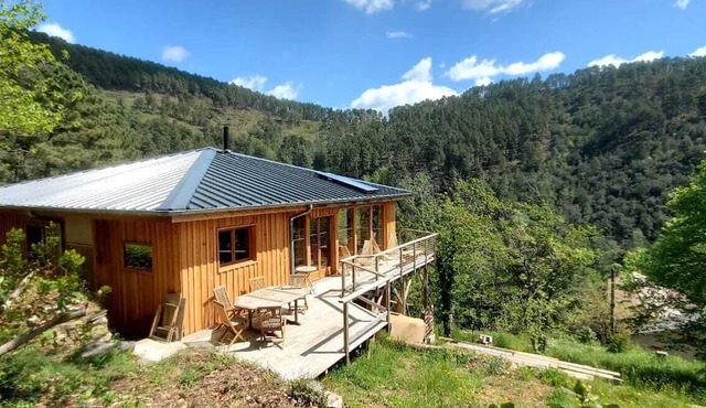 La Colline Vagabonde, Maison Bois Pilotis, Rivière