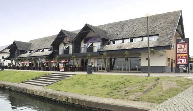 OYO Lakeside Willen Lake Milton Keynes