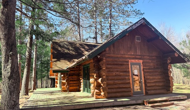 Cozy log cabin located on a peaceful river near ATV trails and historic Duluth