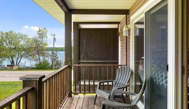 🌼 South Arm Retreats: 2BDR Lakeview Townhome ➠ #2
