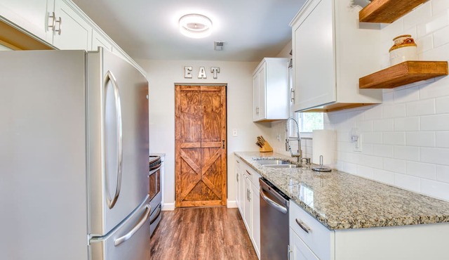 Dog-Friendly Clemson Cottage < 1 Mi to University!