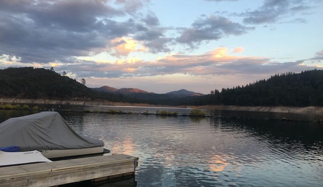 Cute Lakefront & Riverfront Home, Sleeps 8 - Shasta Lakeshore Retreat #11