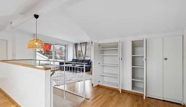 Bright and Cozy APT `17 min away in the center
