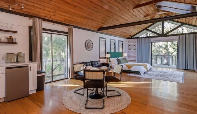 Romantic Cabin w/Balcony + Tub + Hammock + Grill