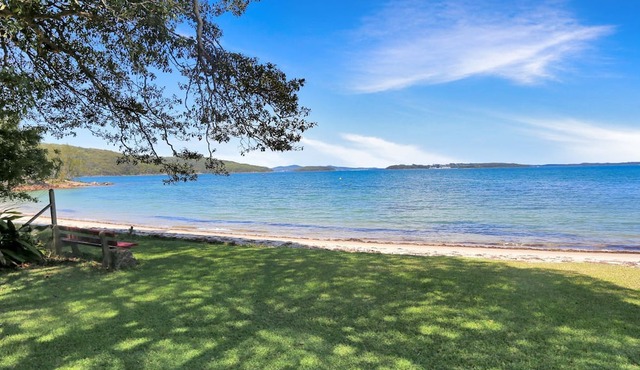 The Cove Cottage - Waterfront Hideaway in North Arm Cove