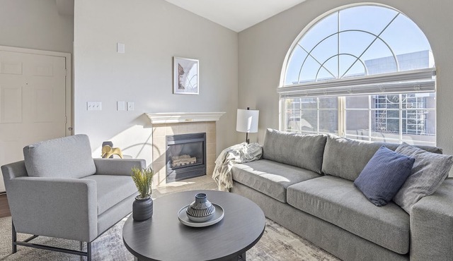 Modern Apartment in Prime Location (ID7793X62)