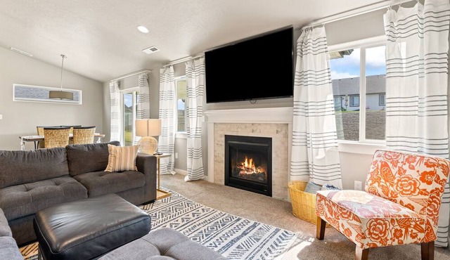 New Indoor Sauna, Sleeps 8, SW Caldwell, Vallivue